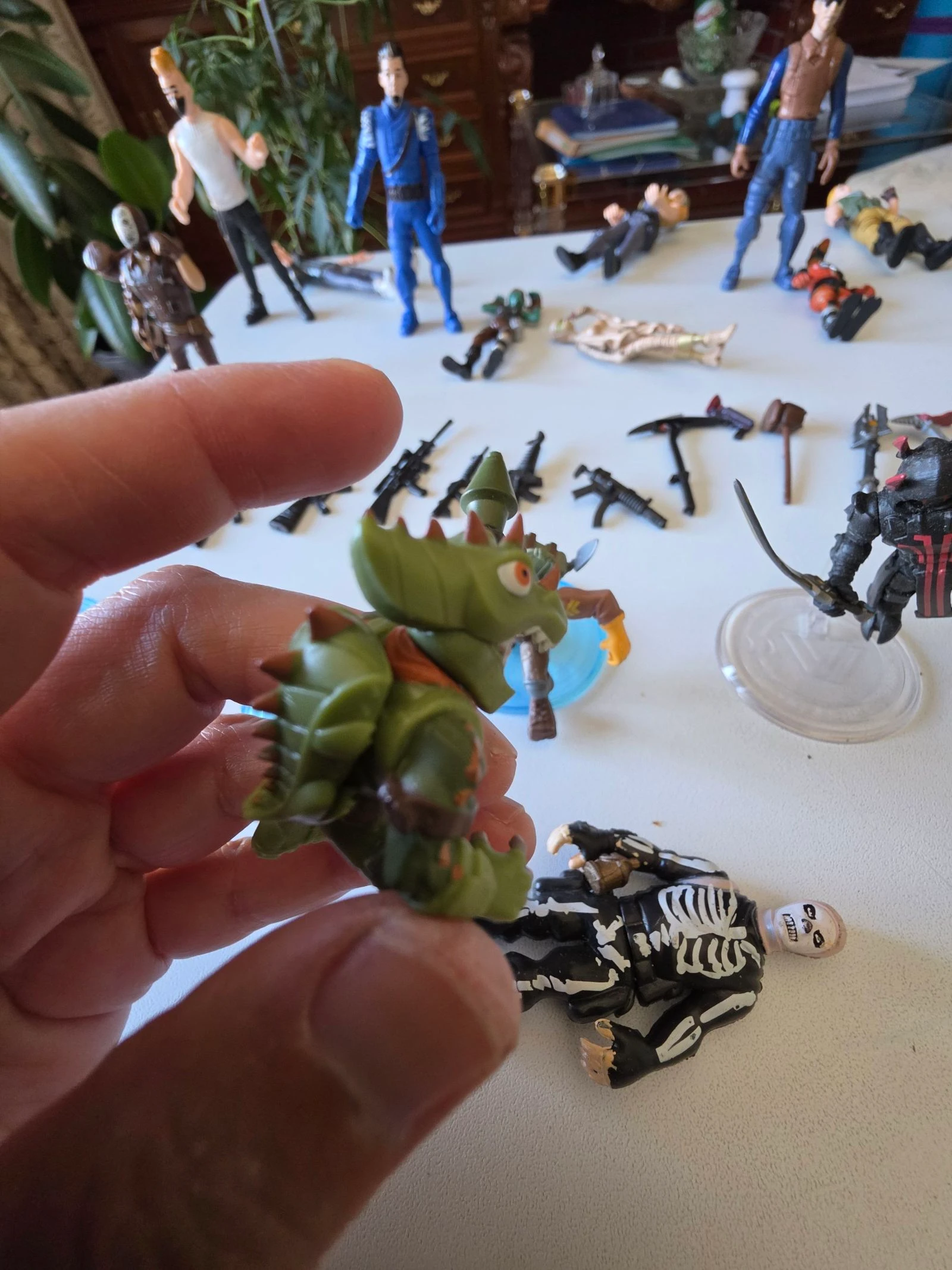 28 Figurines Fortnite de différentes tailles, armes et bases – photo 13